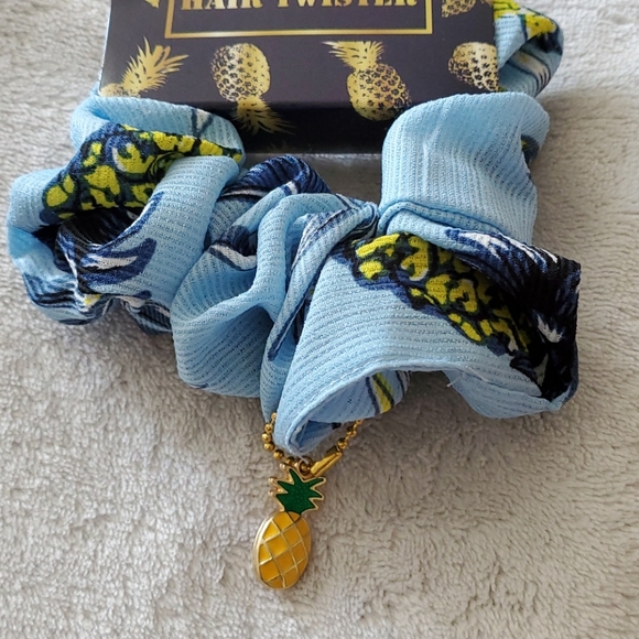 Hair scrunchie 🎁🏷 - Picture 1 of 7